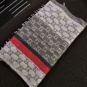 Gucci Gray Men's Scarf